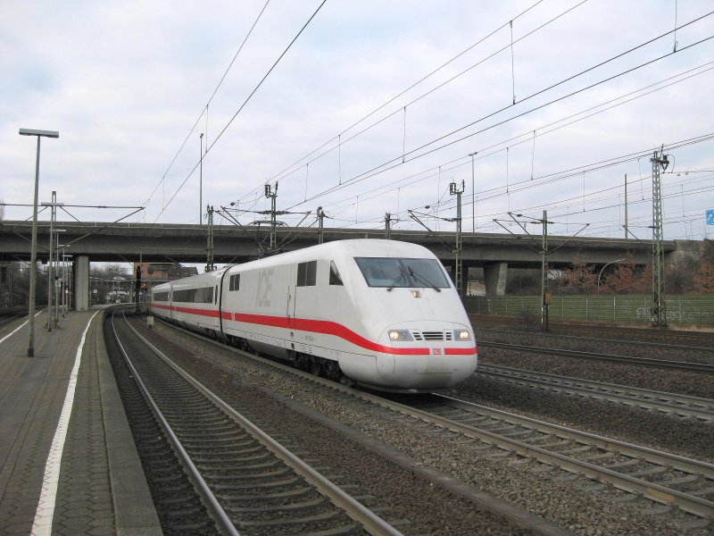 401 072-4 fhrt am 31.01.09 als ICE 79 Hamburg-Altona - Zrich HB durch Hamburg-Harburg Richtung Hannover Hbf.