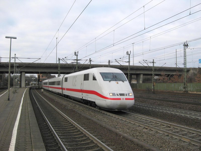 401 072-4 f�hrt am 31.01.09 als ICE 79 Hamburg-Altona - Z�rich HB durch Hamburg-Harburg Richtung Hannover Hbf.