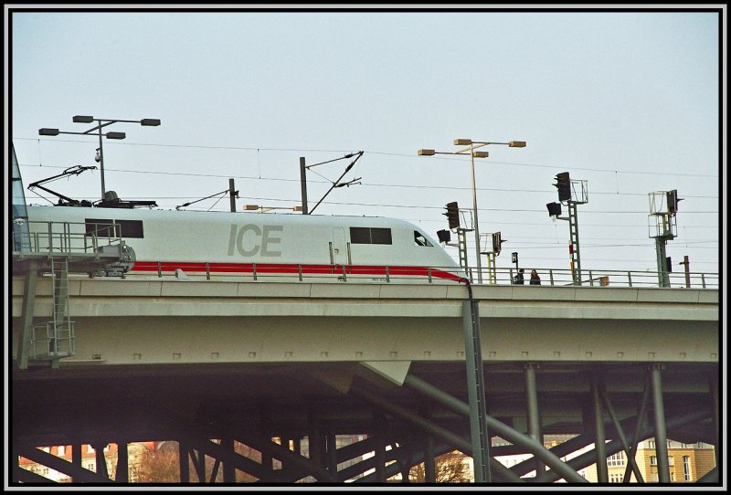 401 072 wartet als ICE372 von Interlaken Ost nach Berlin Ostbahnhof auf die Weiterfahrt. Nach ca.9 Stunden und 38 Minuten hat der Zug sein Ziel erreicht.