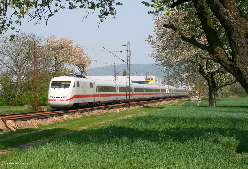 401 075-7 als ICE75 (Hamburg Altona-Zrich HB) bei Muggensturm 15.4.09