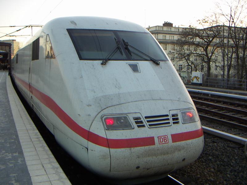 401 077-3(ICE1) im Bahnhof Berlin Zoologischer Garten am 21.3.05 
