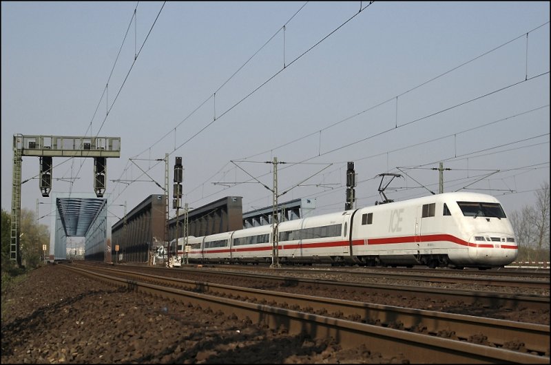 401 512/012 (9380 5401 512-9 D-DB)  Memmingen  ist als ICE 588 von Mnchen Hbf nach Hamburg-Altona unterwegs...