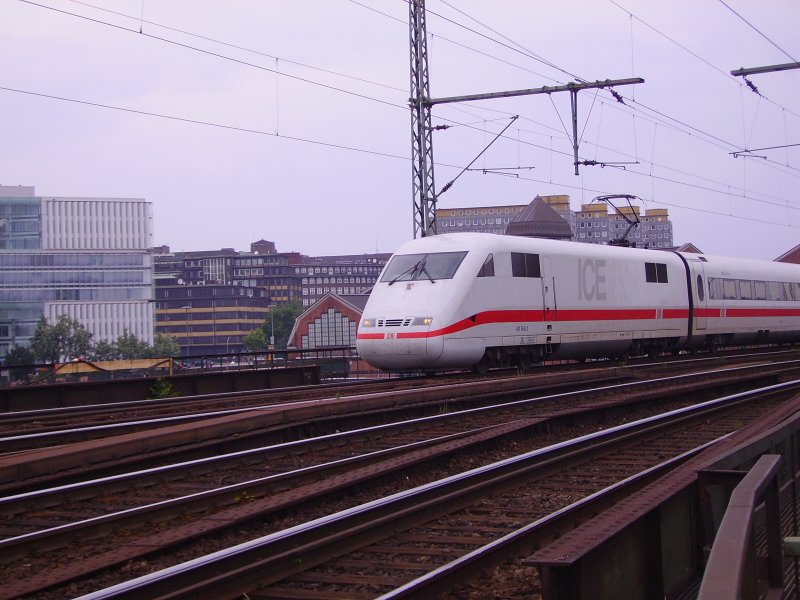 401 558-2 ist in Richtung Sden unterwegs. Hamburg, 1.7.07