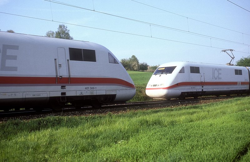 401 568 begegnet 401 018  bei Ebersbach ( Fils )  30.04.94