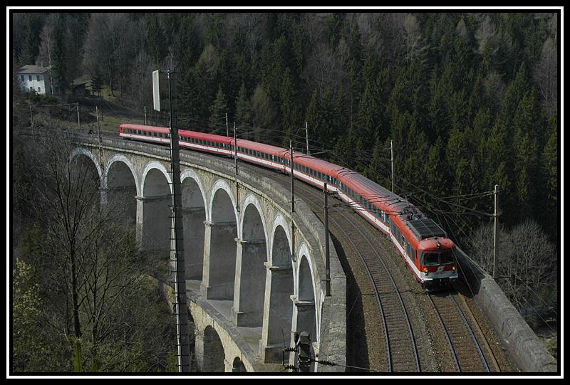 4010 006 als IC 552  Stadt Bruck an der Mur  bei der �berquerung der Kalten Rinne am 22.4.2006