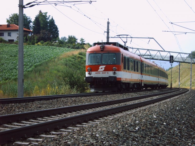 4010 007 als IC 500 am 07.07.2006 bei der n�rdlichen Bahnhofsausfahrt von Wartberg an der Krems.