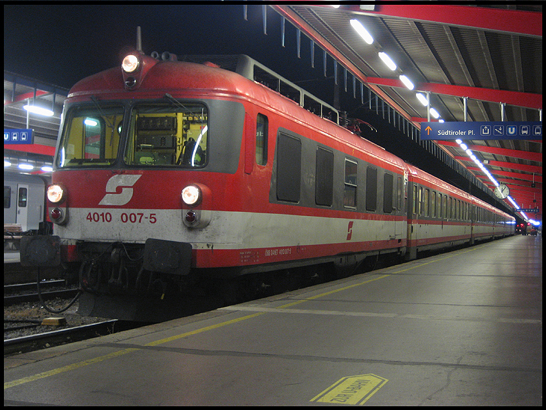 4010 007 fhrte am 11.8.2008 den IC 653  Wiener Volkshochschulen  von Graz nach Wien Sd. Es war immer herrlich, einen 4010-Planzug in Wien zu sehen.