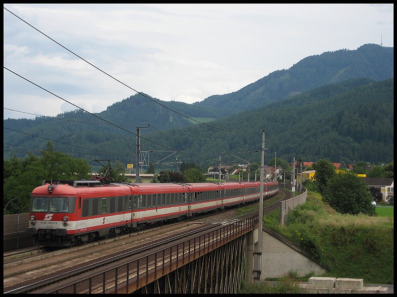 4010 008 & 4010 007 fuhren im Sommer 2008 als IC 518  Karl Bhm  nach Salzburg, hier ber die Murbrcke bei Leoben.