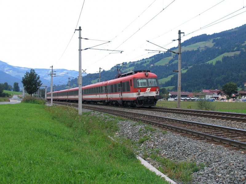 4010 009-1 mit IC 515 Innsbrck Hbf-Graz Hbf bei Brixen im Thale am 26-8-2008. Auf die Giselabahn fahren nur die IC 515 und IC 610 heute noch mit BR 4010.