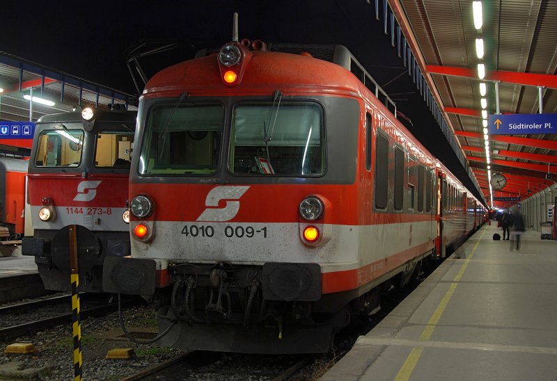 4010 009 und 4010 016 als IC 15537 am 23.12.2008 in Wien Sdbahnhof nach Villach Hbf. 