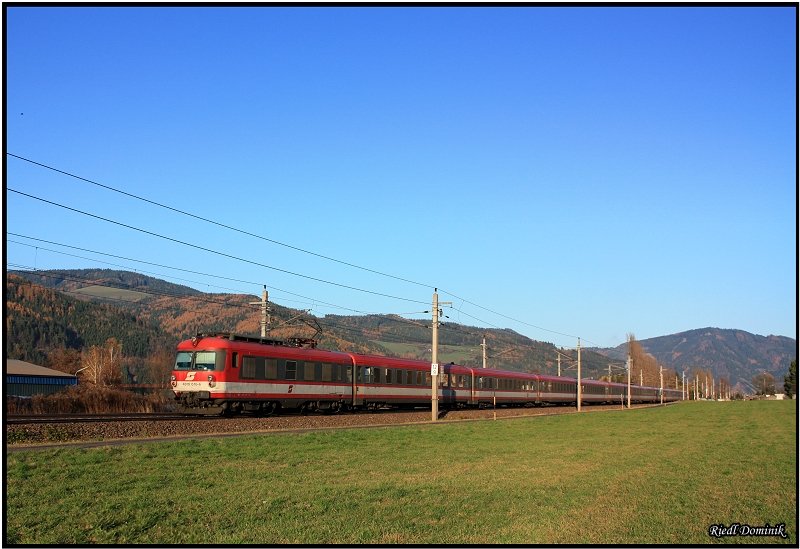 4010 016 sowie 4010 001 fahren als IC518 von Graz nach Salzburg. Niklasdorf 9.11.08