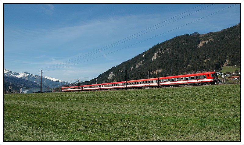 4010.001 mit dem Steuerwagen 6010.001 voraus, als IC 515   Therme Nova Kflach  von Innsbruck nach Graz am 5.4.2007 aus einer anderen Perspektive wie mein Fotokollege Manfred Wolf in Kammern aufgenommen.
