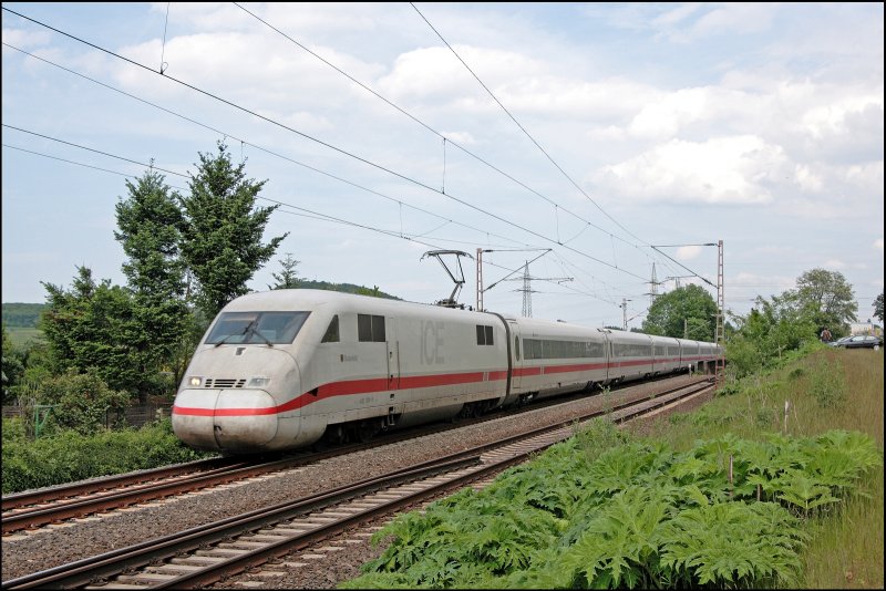 402 004 (9380 402 004-6 D-DB) ist Nachmittag des 24.05.2008 bei Wetter(Ruhr) als ICE 651 von Hagen Hbf nach Berlin Ostbahnhof unterwegs.
