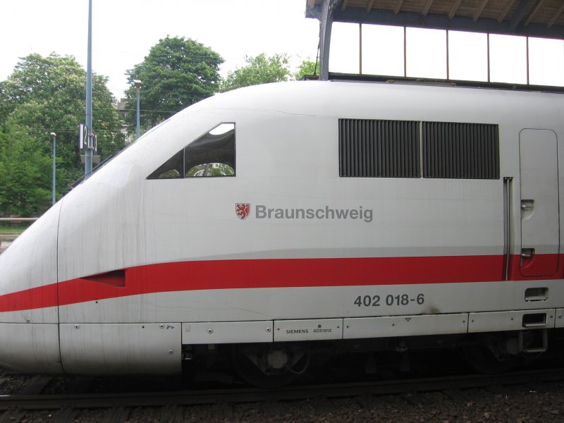 402 018-6  Braunschweig  als ICE 655 von Bonn nach Berlin steht am 04.05.07 in Bonn Hbf