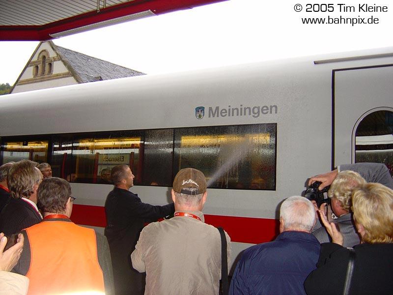 402 020 bei seiner Taufe auf den Namen  Meiningen  am 01.10.2005 in Eisenach (!).