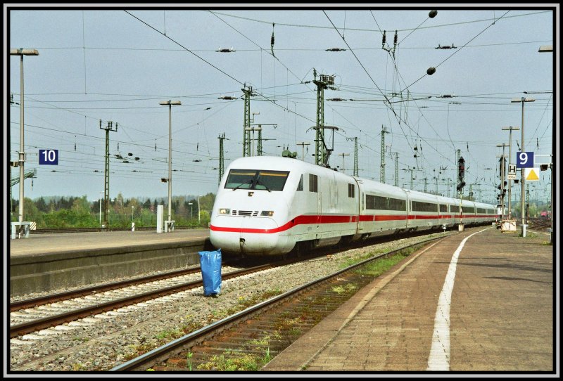 402 021  Lbbenau/Spreewald  und 402 043  Bautzen/Budyin  fhren als ICE642/652 in den Bahnhof Hamm (Westf) ein.