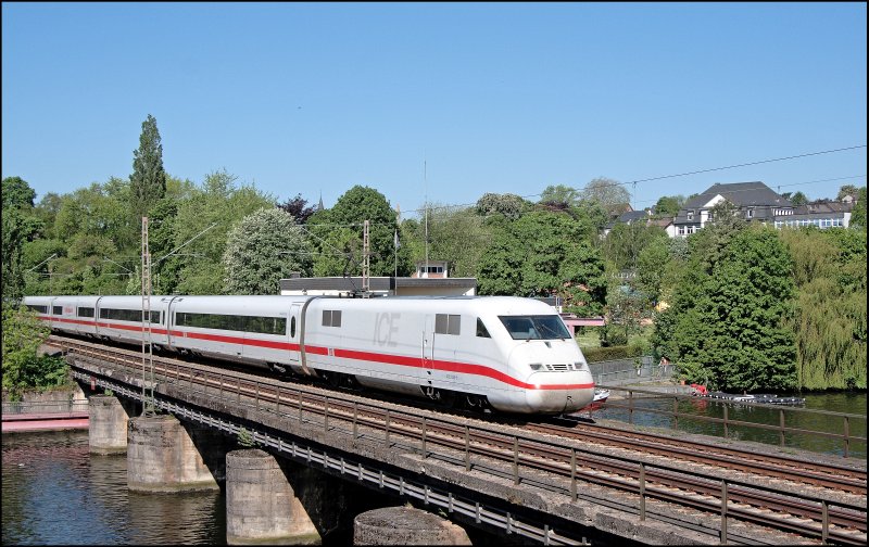 402 036 (9380 5 402 036-8 D-DB) fhrt bei Wetter(Ruhr) als ICE857 von Kln Hbf nach Berlin Ostbahnhof. (12.05.2008)
