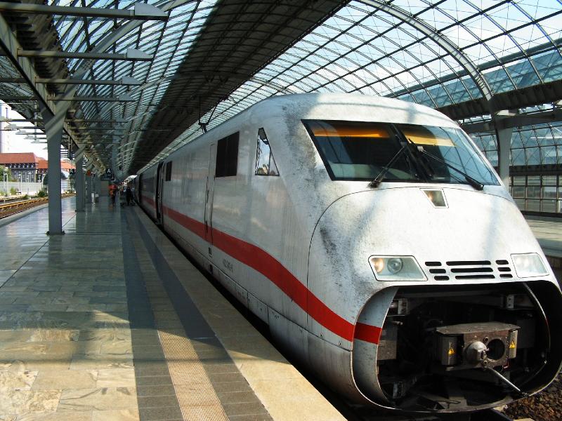 402 042-6 in Berlin Spandau mit Ziel Kln Hbf & Kln / Bonn Flughafen
