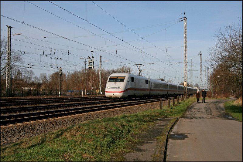 402 xxx fhrt bei Dortmund-Derne als ICE942, von Berlin-Ostbahnhof nach Kln/Bonn Flughafen, Richtung Dortmund Hbf. (03.02.2008)