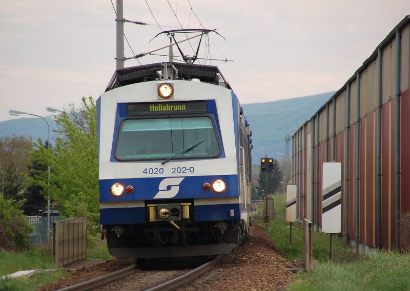 4020 202 auf dem Weg nach Hollabrunn. Stockerau, am 19.04.2008.