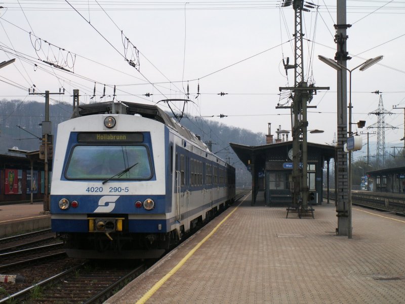 4020 290-5 nach Hollabrunn bei der Abfahrt in Wien Htteldorf auf Gleis 4, 31.3.2007