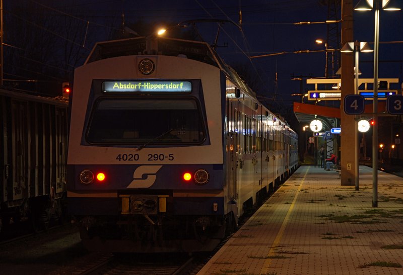 4020 290 als Schnellbahnzug 21640 von Wiener Neustadt Hbf. nach Absdorf-Hippersdorf am 17.11.2008 in Stockerau.