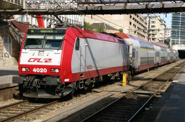 4020 steht im Bahnhof von Luxembourg; 08.10.2006