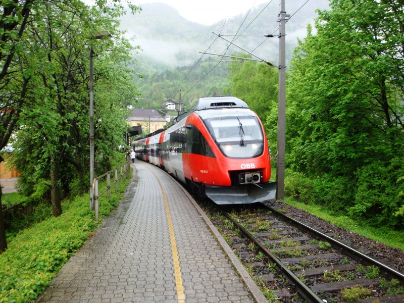 4024 013-7 hlt als REX 3412 Richtung Stainach-Irdning in Ebensee Landungsplatz. (6.5.09)
