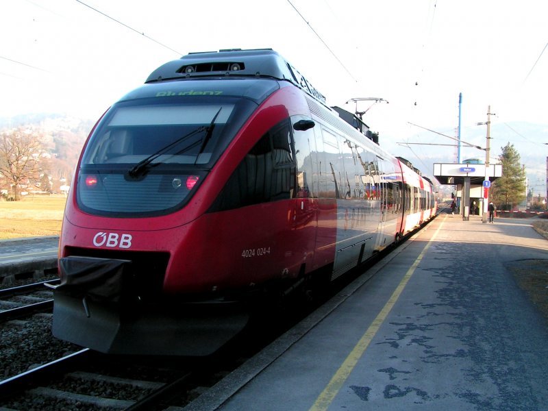4024 024-4 steht als R5647 Abfahrtbereit am Bhf. Wolfurt; 090203