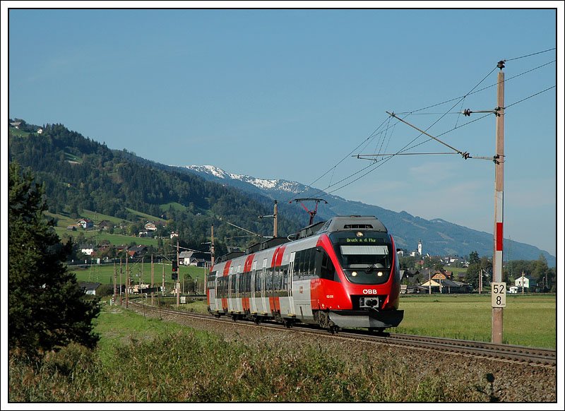 4024 041 als REX 4475 von Schladming nach St.Michael in der Obersteiermark, aufgenommen am 14.9.2007 kurz nach der Ausfahrt aus dem Bahnhof Haus im Ennstal. Auf der Zugzielanzeige steht komischerweise Bruck a.d. Mur. Tatschlich fhrt dieser Zug Mo-Fr. allerdings ab St. Michael als REX 1702 bis Mrzzuschlag weiter. 