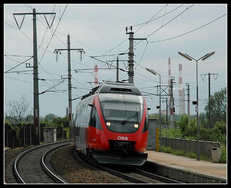 4024 046 als RSB von Wien Sd ber Wien Floridsdorf nach Wiener Neustadt am 4.6.2006 bei der Durchfahrt der Station Lobau.