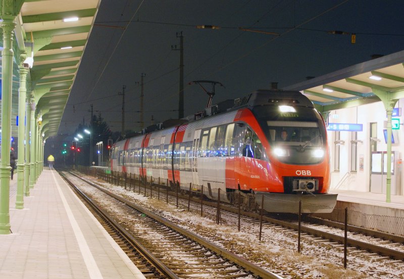 4024 056 als S40 nach Tulln beim Halt in Wien Heiligenstadt, 15.01.2009.