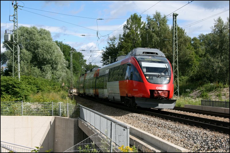 4024 059 fhrt um 9.44 Uhr des 27.06.07, als RB 5111 (R 5111) von Rosenheim nach Innsbruck Hauptbahnhof, in den Bahnhof Brannenburg ein.(Unbearbeitetes Bild)
