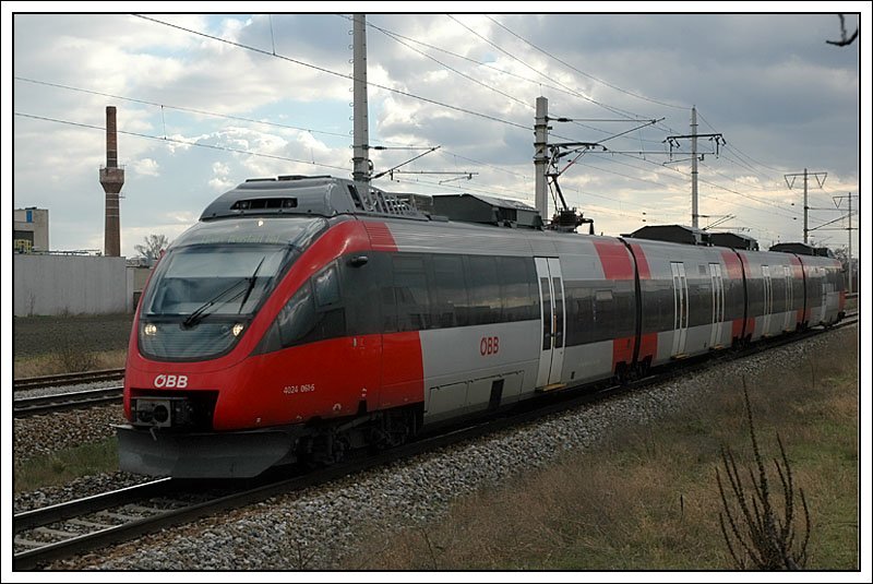 4024 061 als RSB 9 unterwegs von Wien Sdbahnhof nach Wiener Neustadt, am 4.3.2007 kurz nach der S-Bahnstation Wien Breitenleer Strae. 