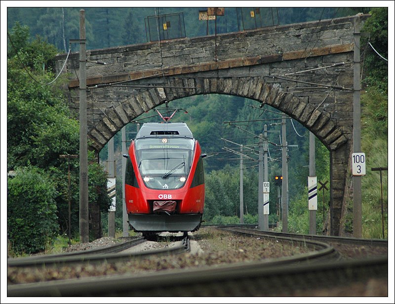 4024 082 als R 5211 von Innsbruck nach Brennero/Brenner unterwegs aufgenommen am 27.7.2007 nchst Wolf auf der Brenner Nordrampe.