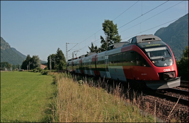 4024 083 legt sich am Morgen des 11.07.2008 als RB 5109 nach Telfs-Pfaffenhofen beim Kloster Raisach in die Kurve. 