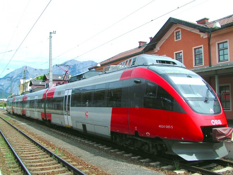 4024 085-5 (Talent) steht am Bhf. Saalfelden als R 5266 bereit; 070510