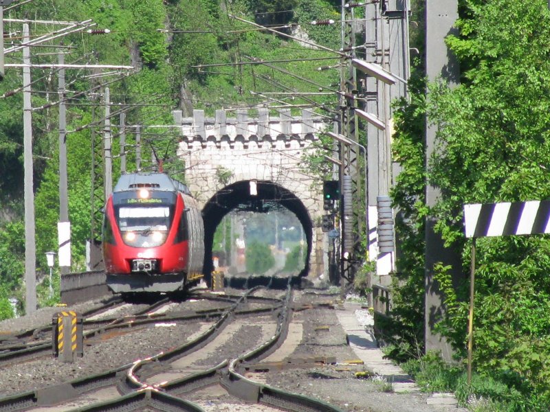 4024 092 ist am 8.5.2008 zwischen Rattenberg und Brixlegg unterwegs.
