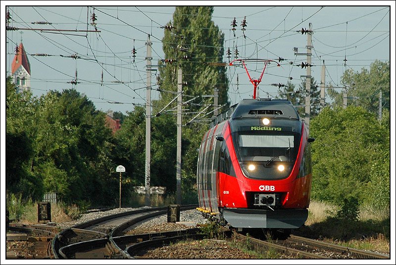 4024 101 als S 9 von Gnserndorf nach Mdling unterwegs, aufgenommen am 30.6.2007 kurz vor der S-Bahnstation Wien Atzgersdorf-Mauer.