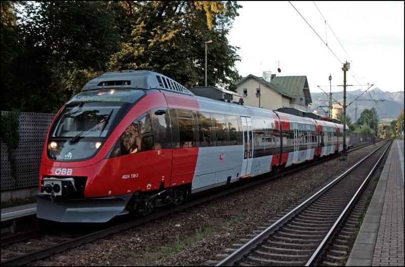 4024 138 ist soeben als RB 5131, von Rosenheim nach Telfs-Pfaffenhofen, in Kiefersfelden zum stehen gekommen. (05.07.2008)
