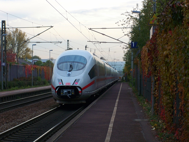 403 ??? auf dem Weg Richtung Karlsruhe. Aufgenommen in Karlsruhe-Hagsfeld am 28.10.2009