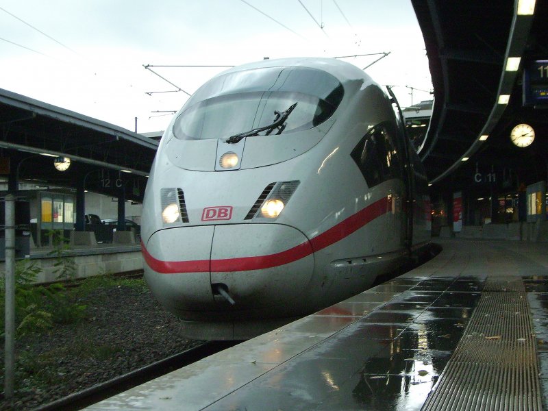 403 004  M�nchen  als ICE 722 M�nchen Hbf - Essen Hbf in K�ln-Messe/Deutz. 27.10.08