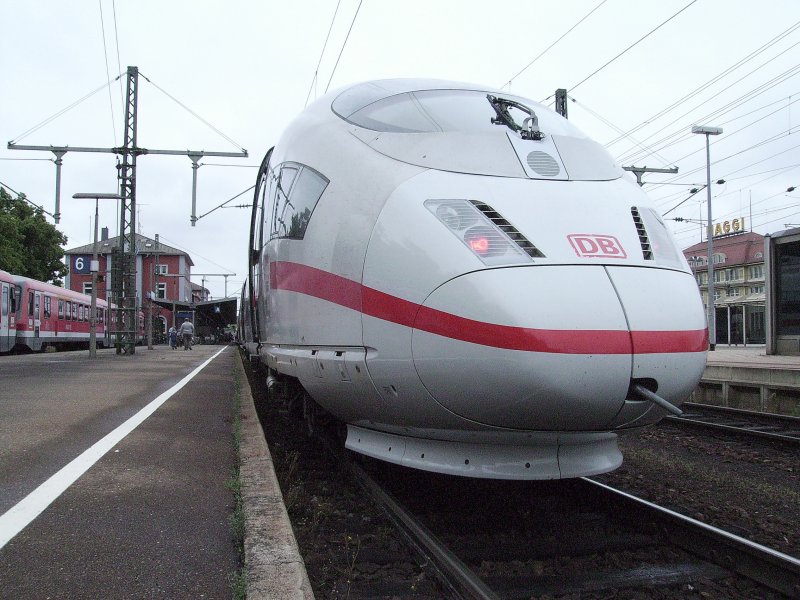 403 015  Singen am Hohentwiel  steht anl�sslich seiner Taufe im gleichnamigen Bahnhof auf Gleis 1 am 07.06.08