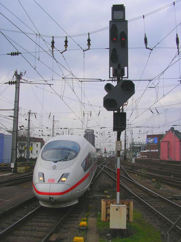 403-018 alias  Mnster(Westfalen)  wird in Kln Hbf als ICE Kln - Basel bereitgestellt. 20.4.06