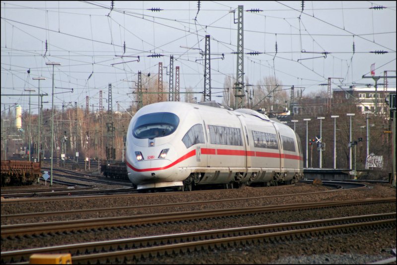 403 023 und 403 010  WOLFSBURG  fahren als ICE 519, von Dortmund nach Mnchen Hauptbahnhof, bei Bochum Richtung Sden. (05.01.08)