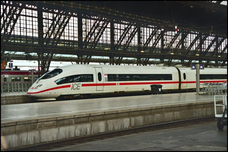 403 026 steht am Abend des 27.05.07 im K�lner Hauptbahnhof.