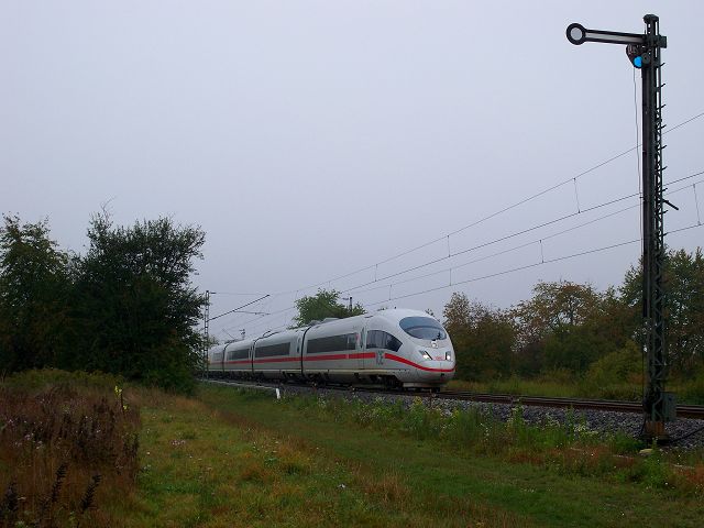 403 036 wartet auf Hp1 an der BK Basheide. Aufgenommen am 19.9.2009