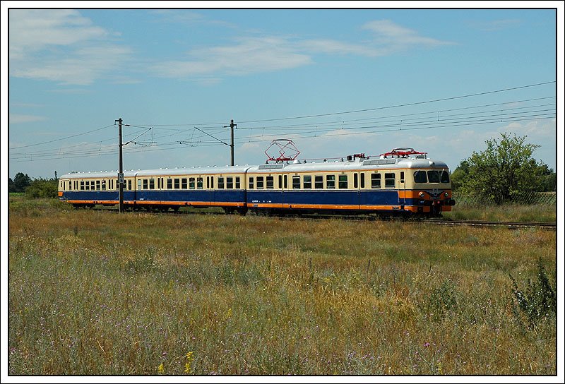 4030 210 als Sonderzug R 16478 von Floridsdorf nach Strasshof am 8.7.07 bei der Weiterfahrt nach dem Festakt in Deutsch Wagramm, kurz vor Strasshof aufgenommen. 