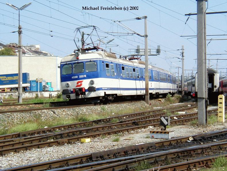 4030 222-6 bei der Einfahrt in den Wiener Westbahnhof, am 10-09-2002