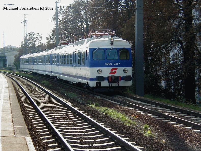 4030 231-7 bei der Ausfahrt aus dem Bahnhof Heiligenstadt am 08-10-2002